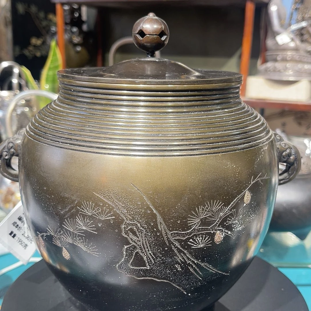 一个铜茶叶罐一个一个