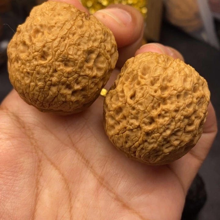 把件文玩核桃41尺牡丹绣球58克