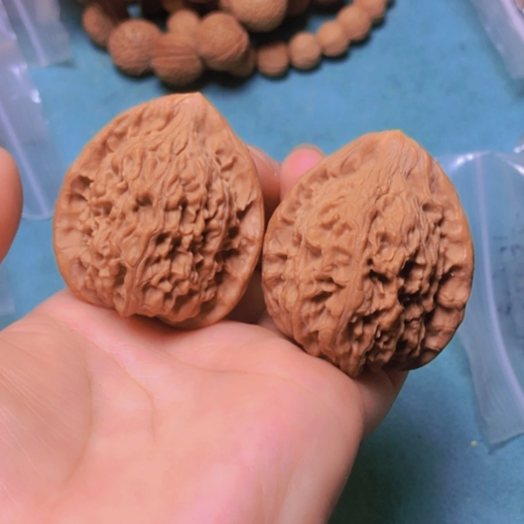 【闪购商品】核桃摆件40红狮子有修