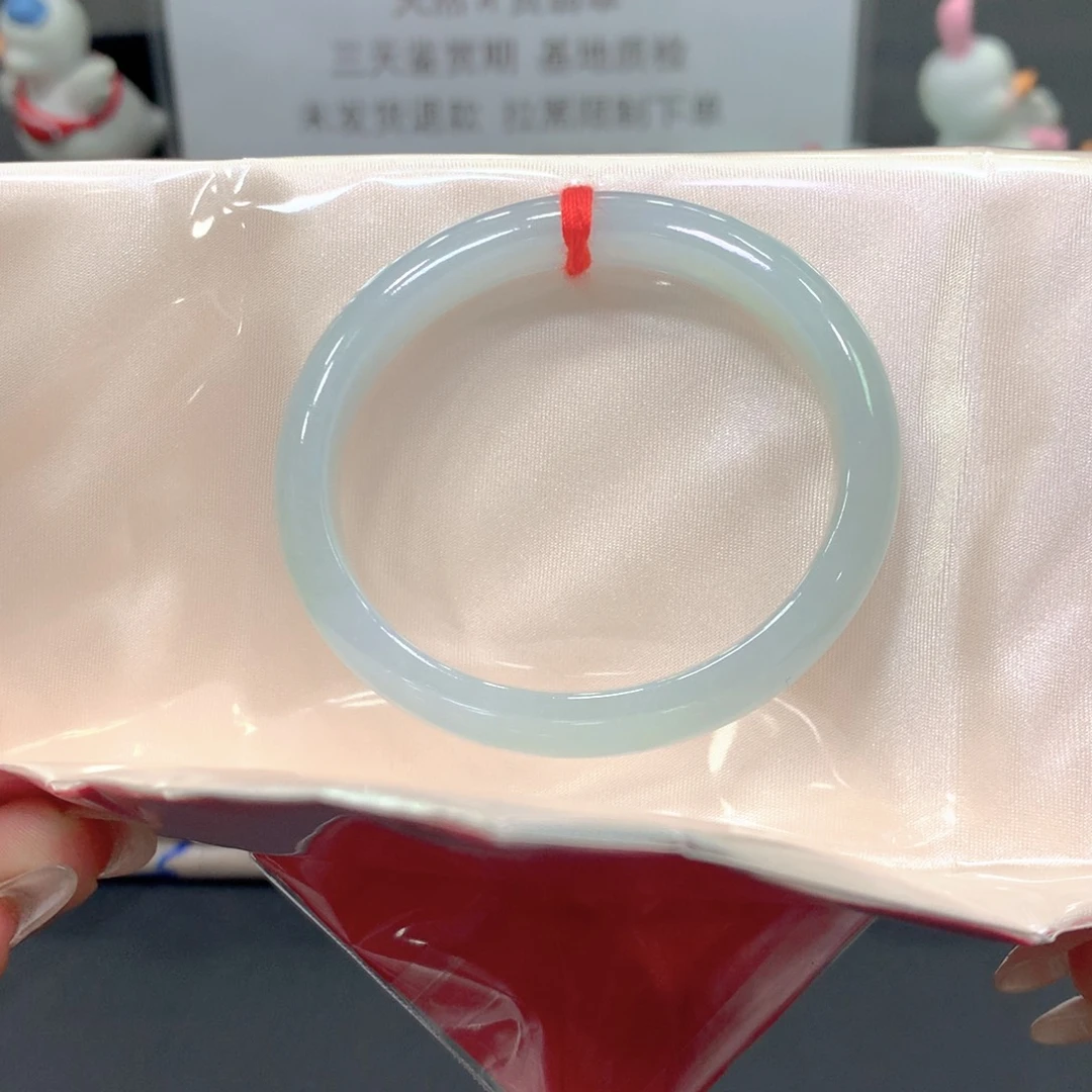 翡翠未镶嵌手镯52贵妃