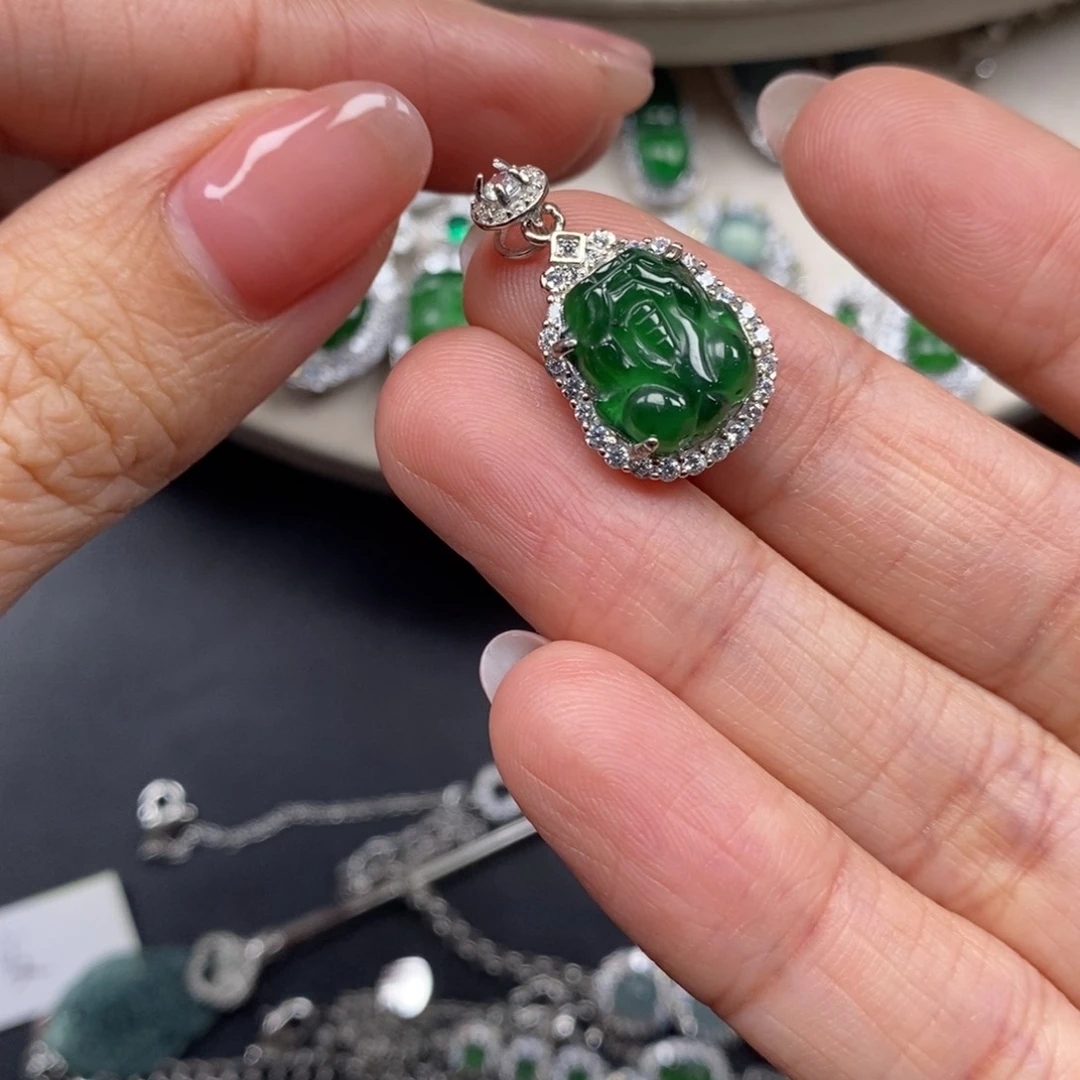 翡翠颈饰未镶嵌翡翠