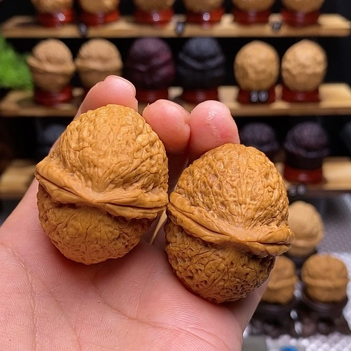 文玩核桃把件红狐元宝61