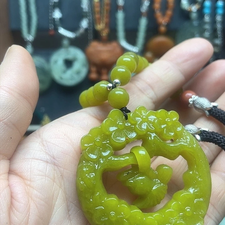 未镶嵌蛇纹石玉颈饰