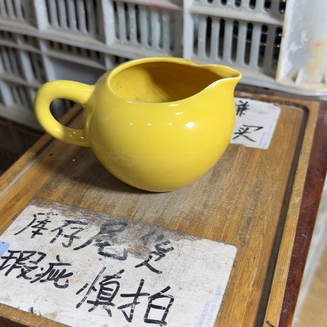 微瑕疵介意勿拍陶瓷器皿B004