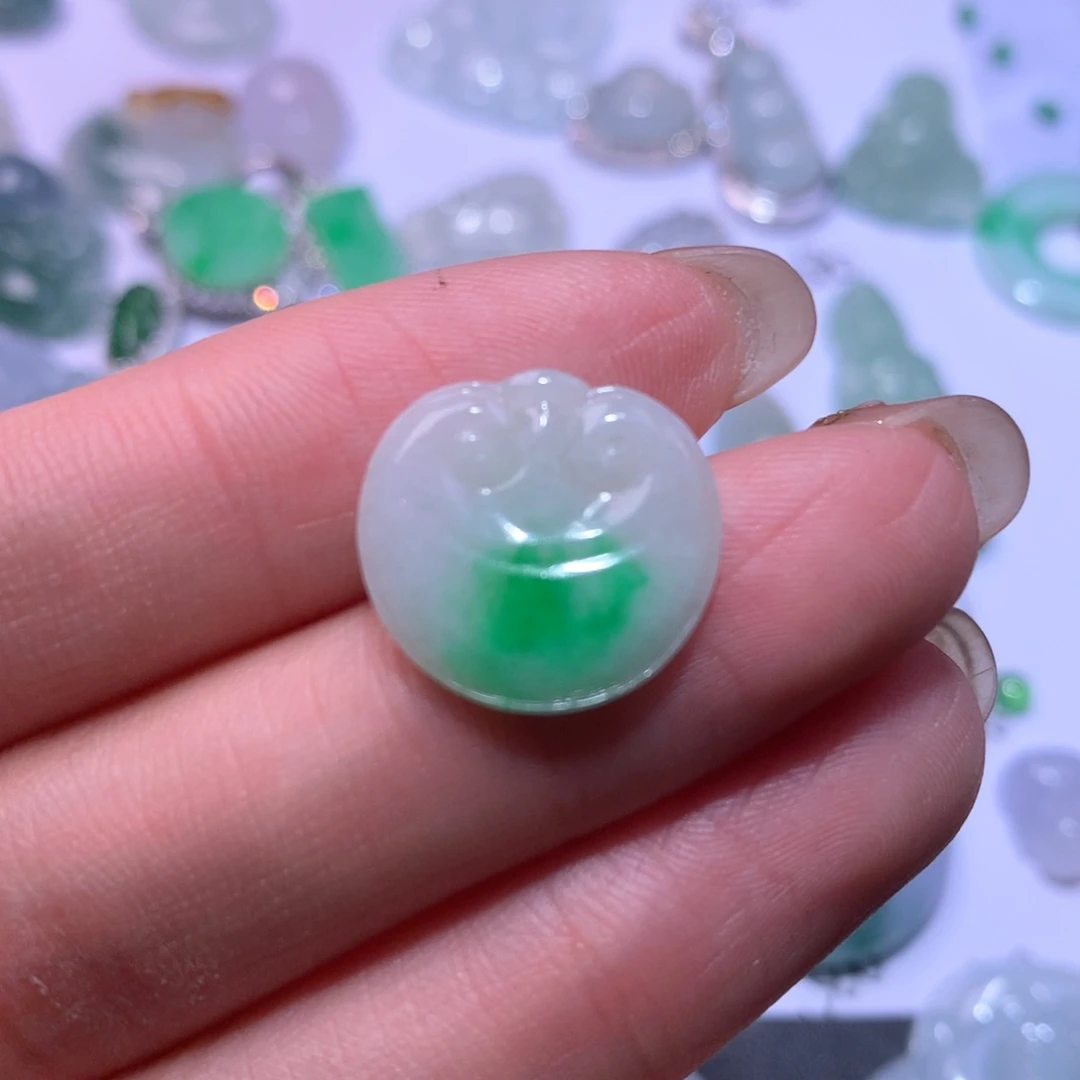 翡翠颈饰未镶嵌如意头