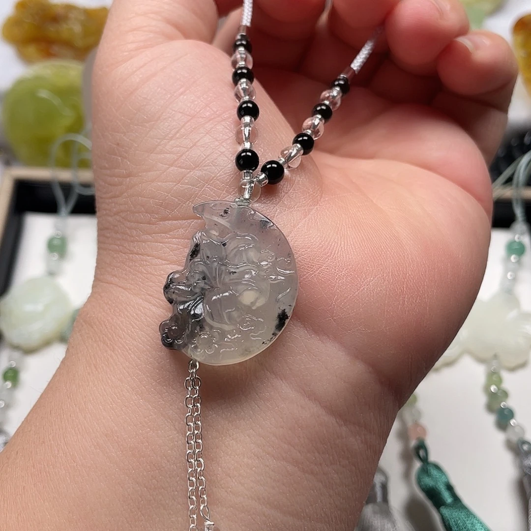 蛇纹石玉未镶嵌颈饰