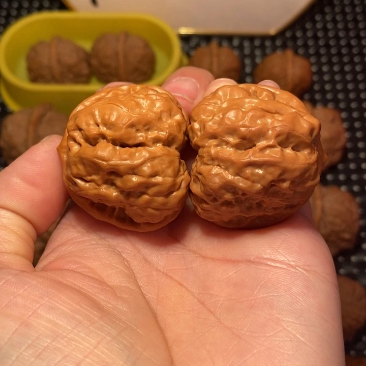 青***】文玩核桃把件开背大腿
