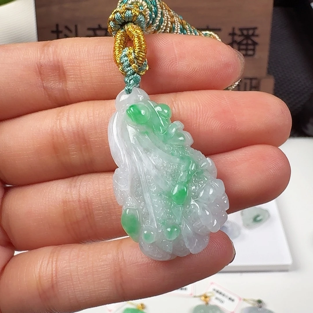 翡翠未镶嵌颈饰11