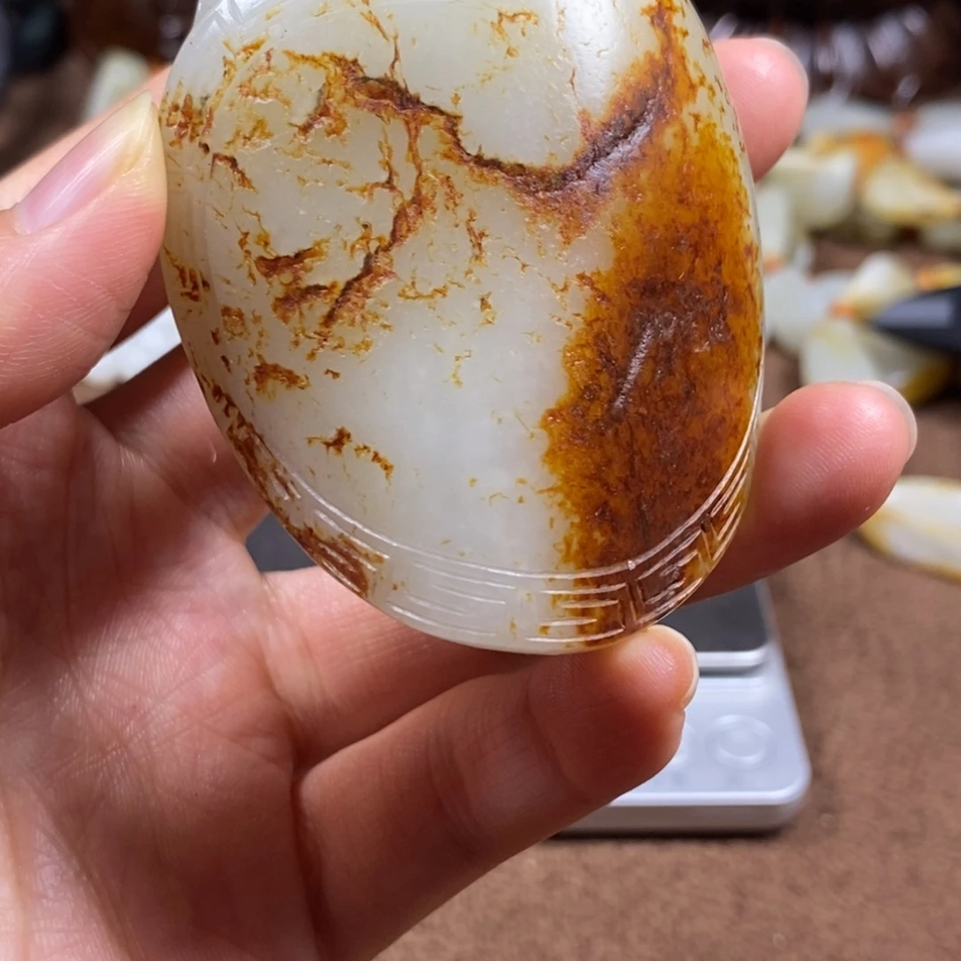 和田玉未镶嵌把件