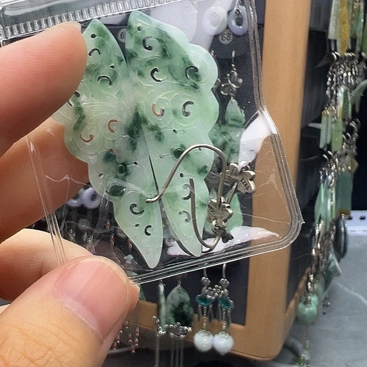 玉***曦翡翠银S925镶嵌耳饰