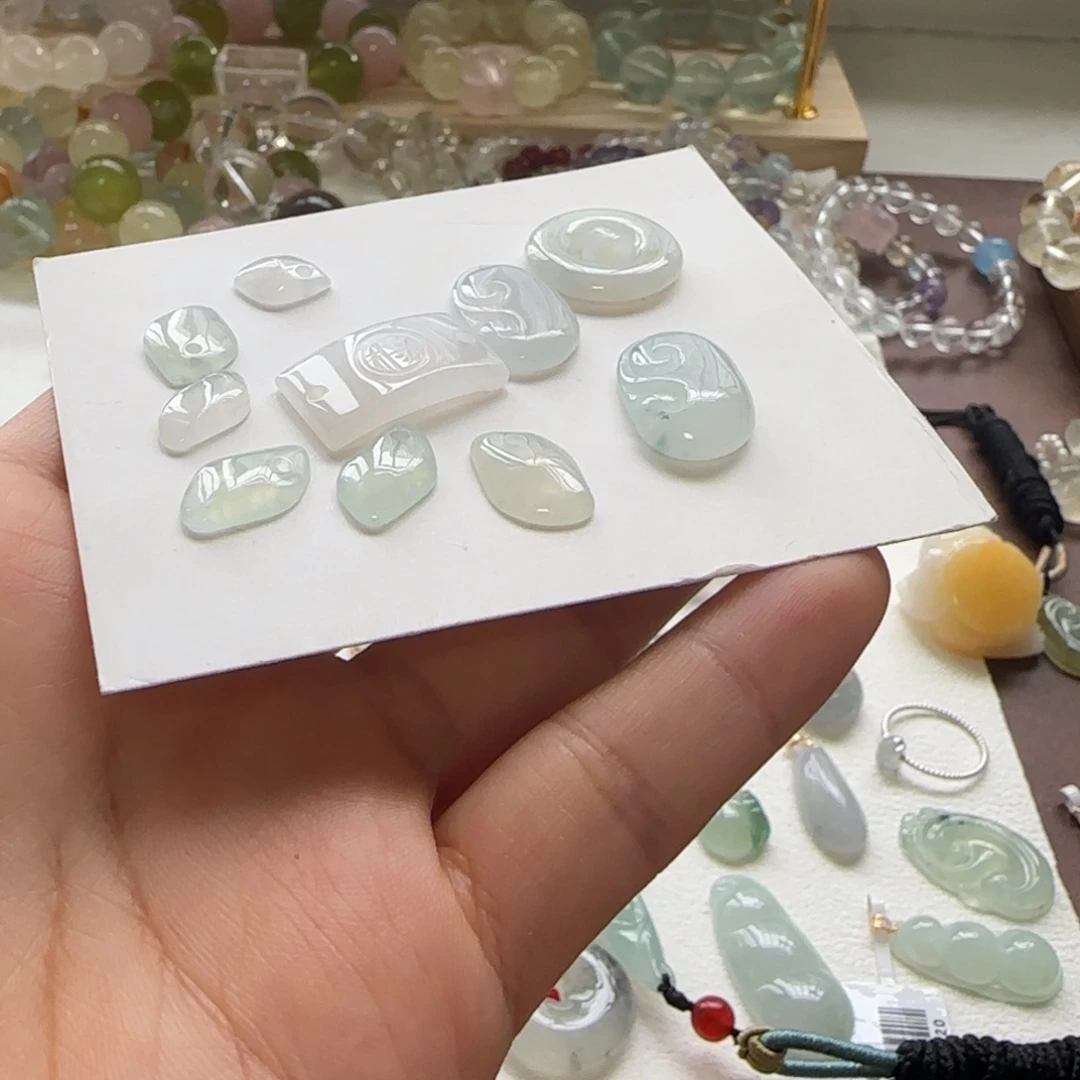 翡翠未镶嵌颈饰七七八八