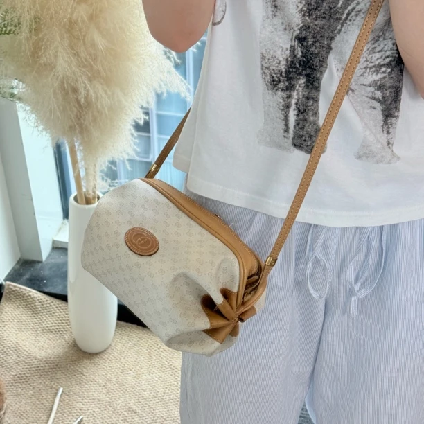95新 GUCCI/古驰 白色老花糖果斜挎包