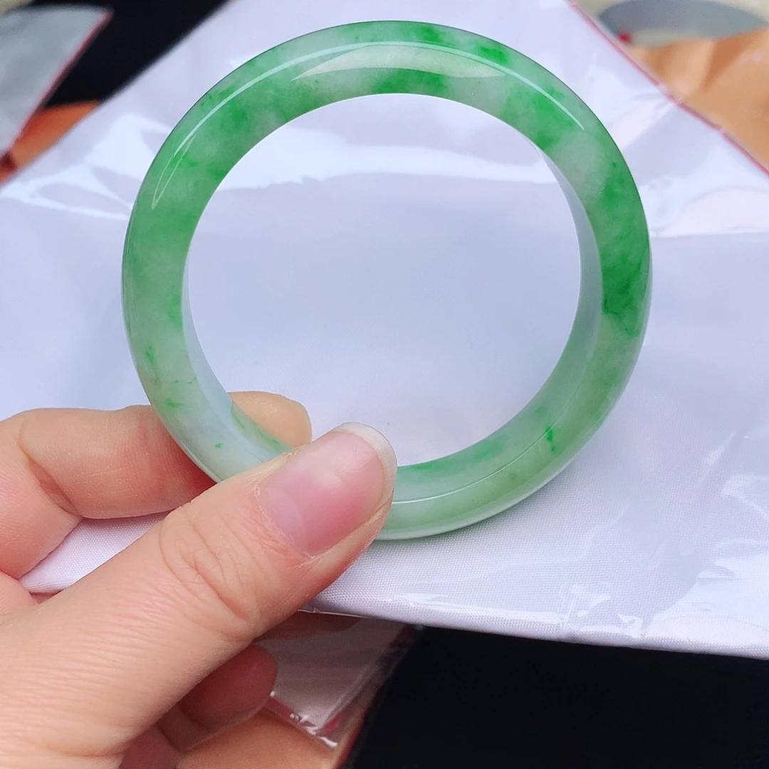 翡翠手镯未镶嵌8016又好nnn