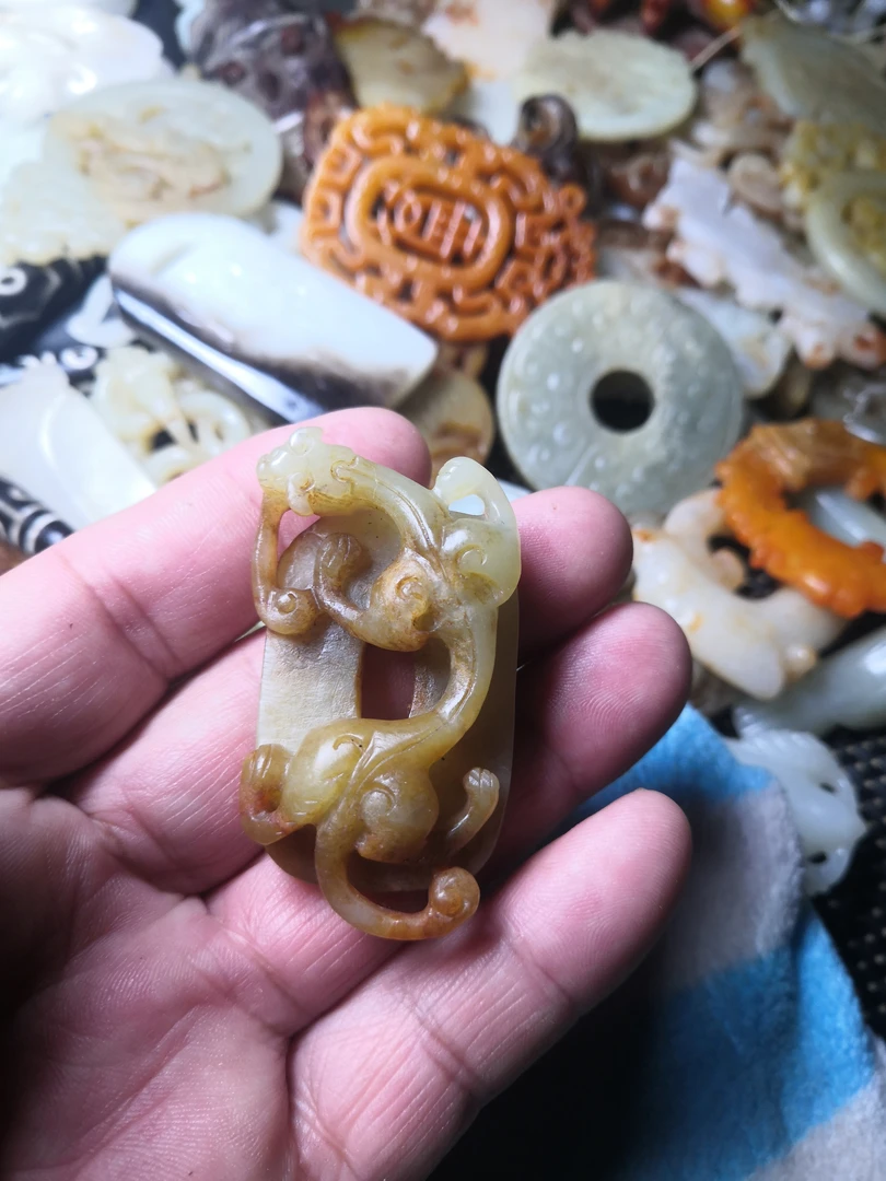 精品和田玉挂件龙壁