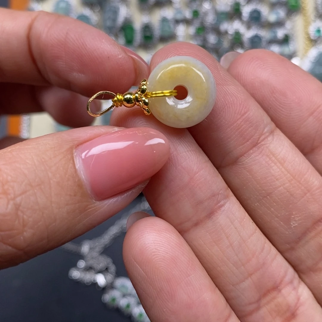 翡翠颈饰未镶嵌翡翠