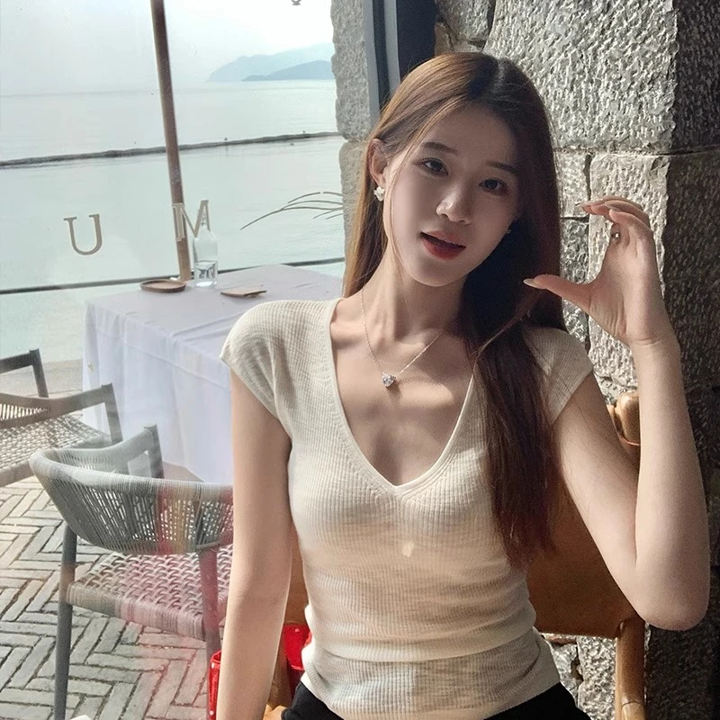 白色小飞袖v领t恤女2025新款夏季轻职风修身显瘦针织短袖低领上衣