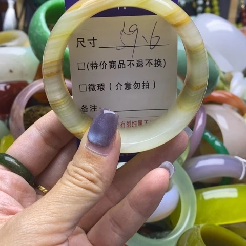 未镶嵌手镯石英质玉