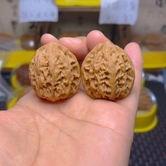 文玩核桃吊坠野牛