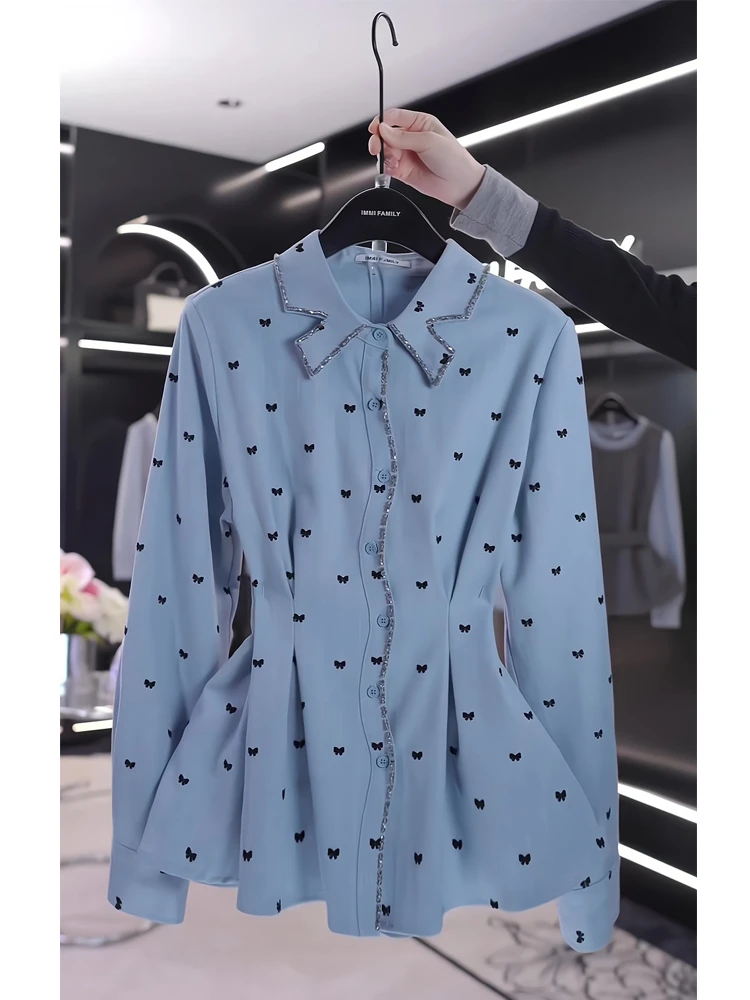 时尚超好看蓝色翻领衬衫女春季新款超人气时髦减龄蝴蝶结图案上衣