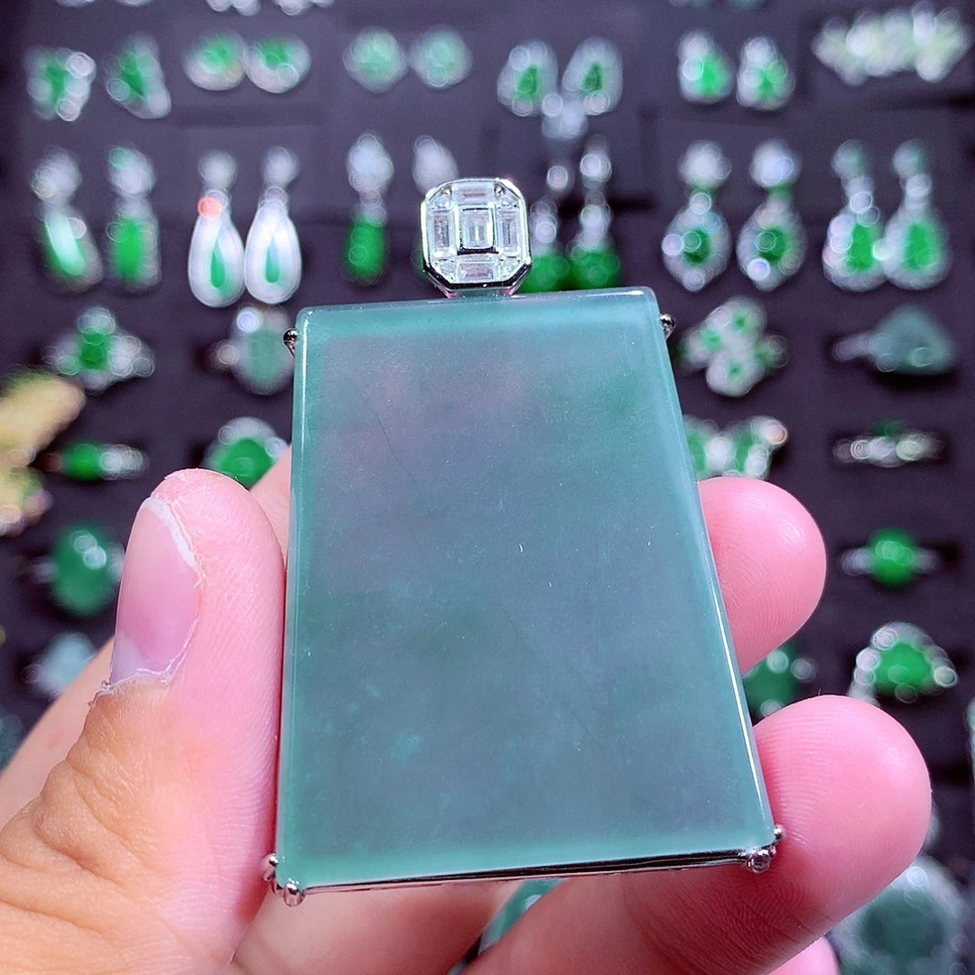 颈饰未镶嵌翡翠天然