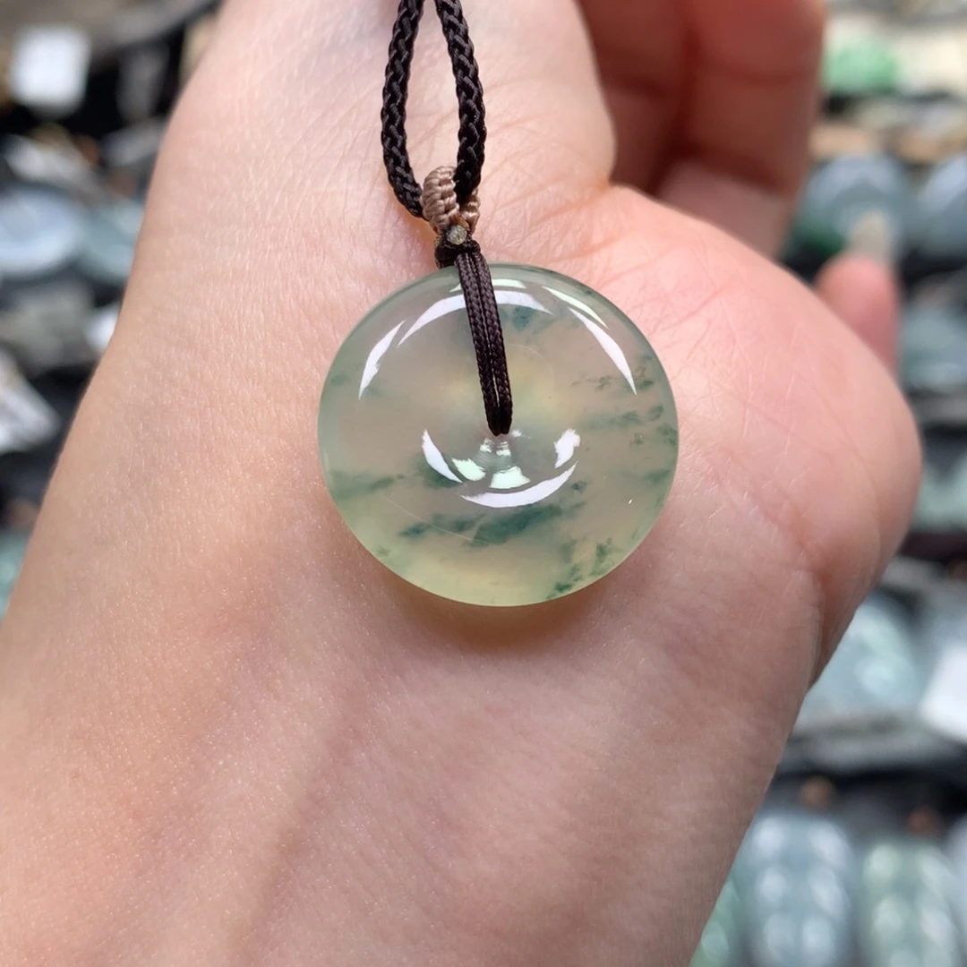 翡翠颈饰未镶嵌扣子