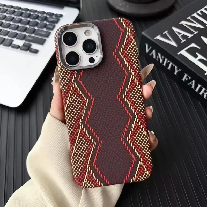 磁吸Magsafe夜光赤蛇权杖适用iPhone16promax手机壳碳纤维纹