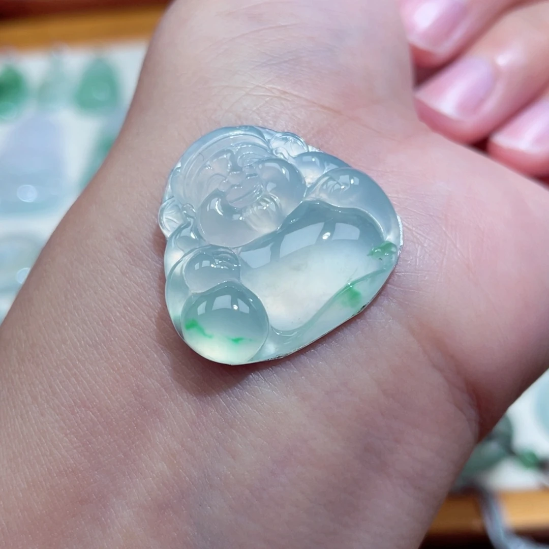 翡翠未镶嵌颈饰财神