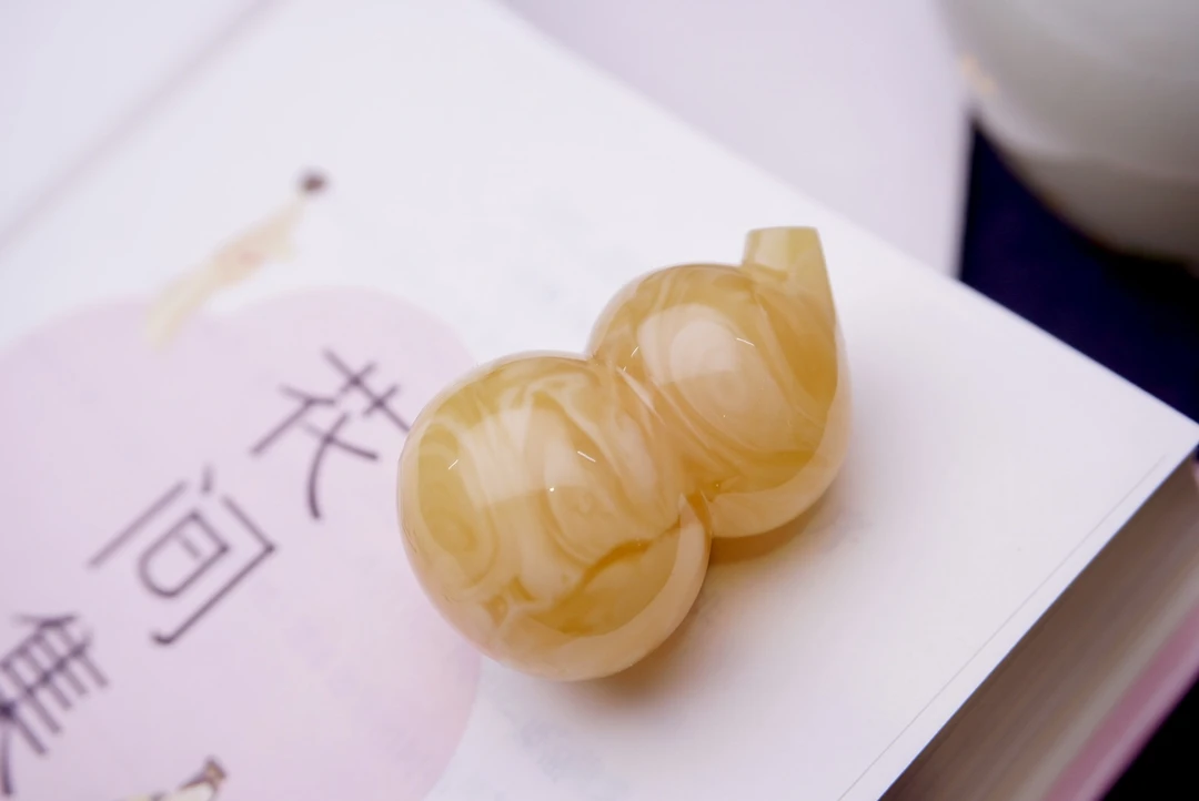 臻品精美妖花葫芦吊坠天然蜜蜡