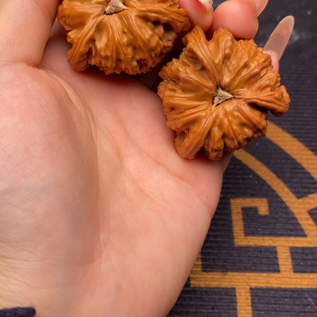 其***脱文玩核桃把件白狮子