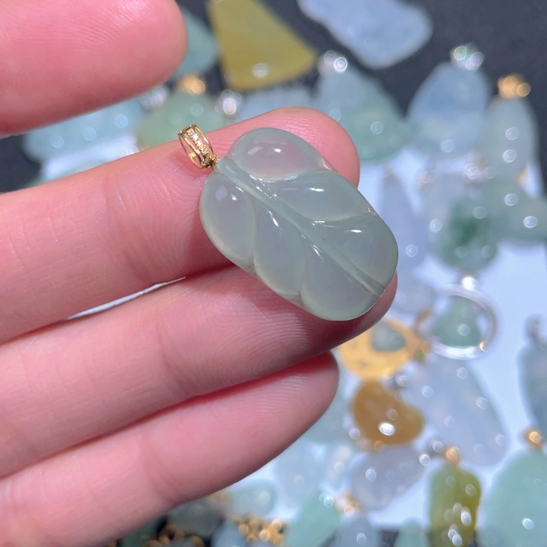 翡翠颈饰18K金镶嵌翡翠