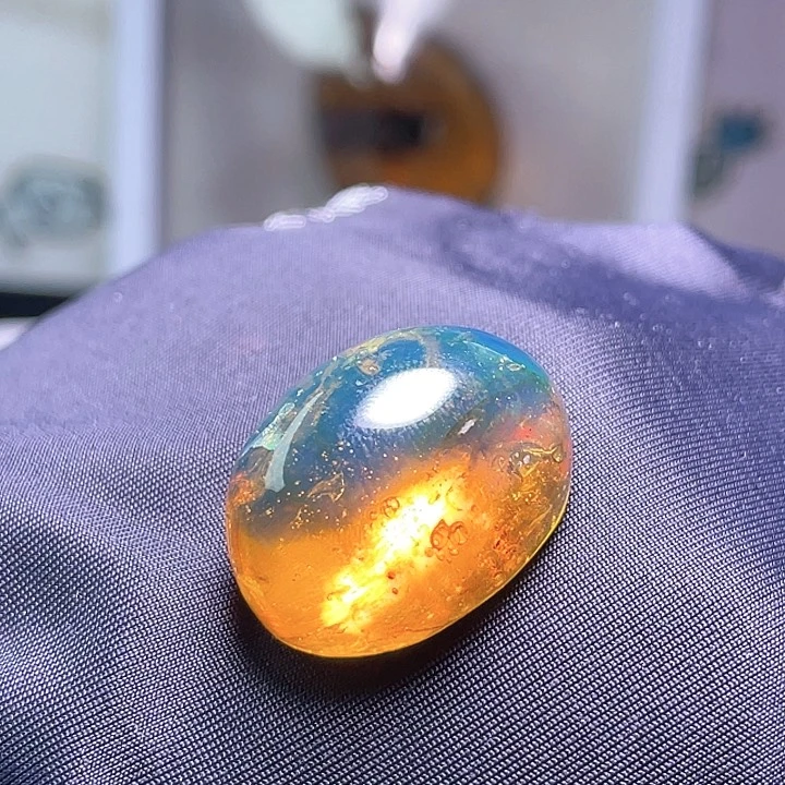 琥珀裸石未镶嵌虫戒面