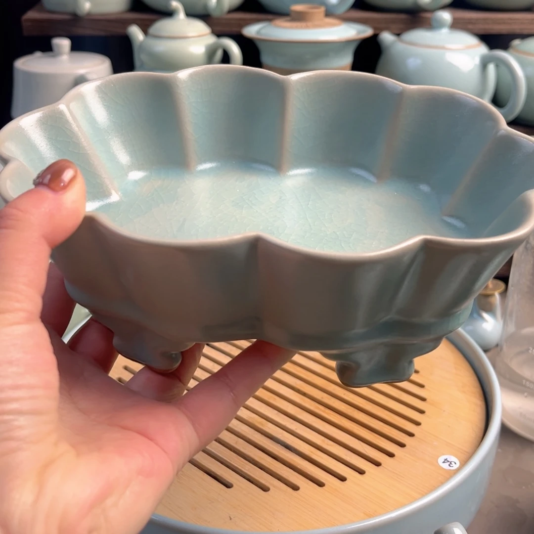 陶摆件瓷仿古釉的造型也非常独特