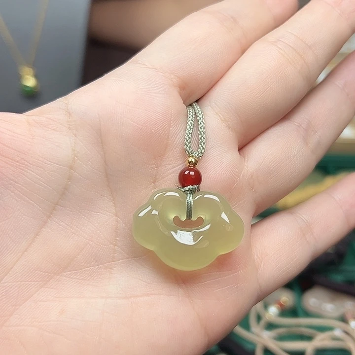 玛瑙/玉髓颈饰未镶嵌玛瑙玉髓吊坠