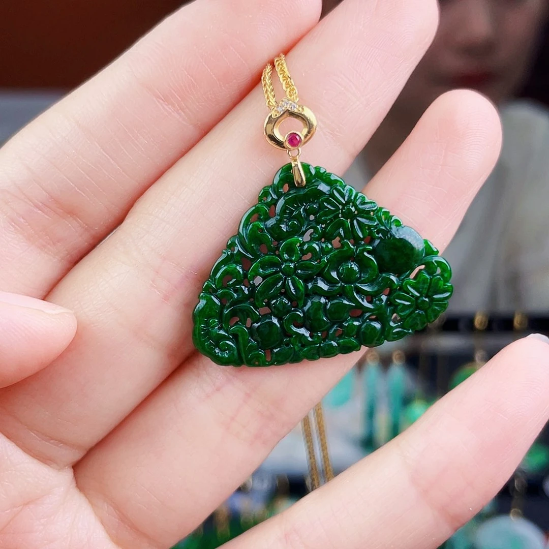 翡翠18K金镶嵌颈饰饰品