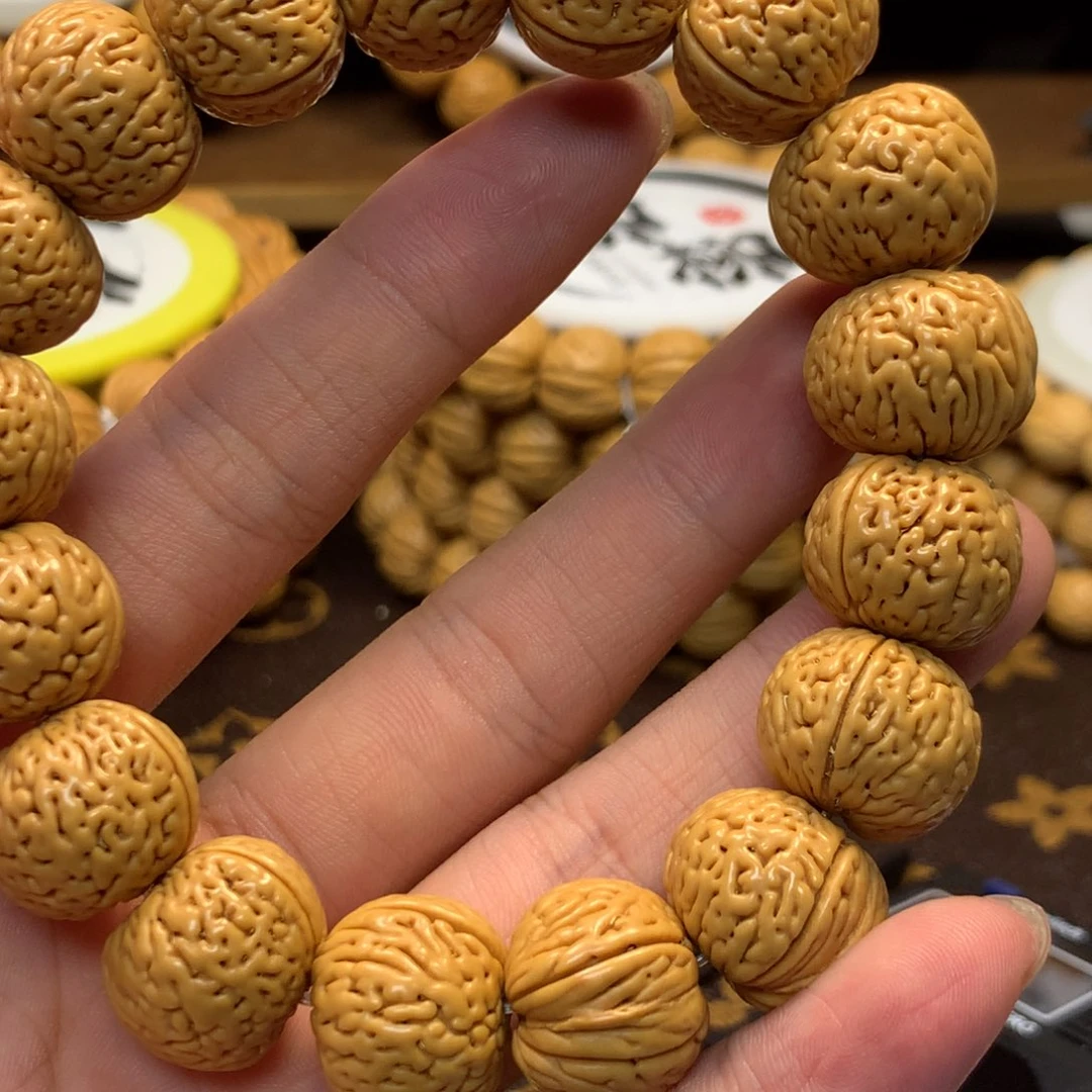 大***馆精品桃核磨盘手串