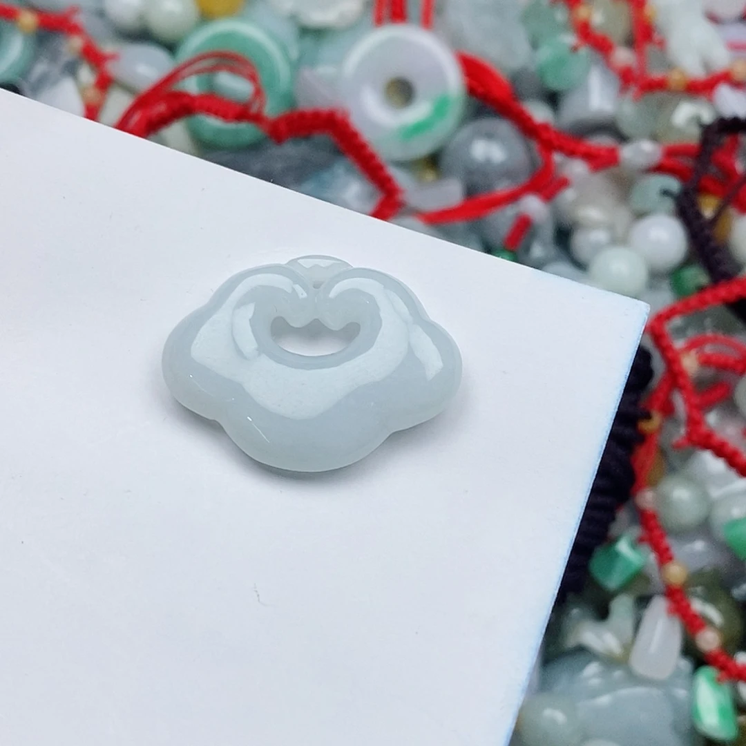 翡翠未镶嵌颈饰云