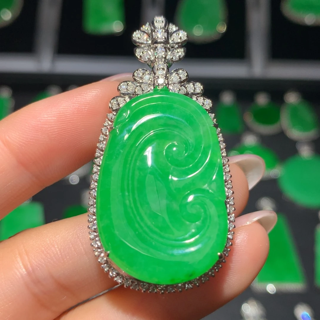 翡翠18K金镶嵌颈饰翡翠