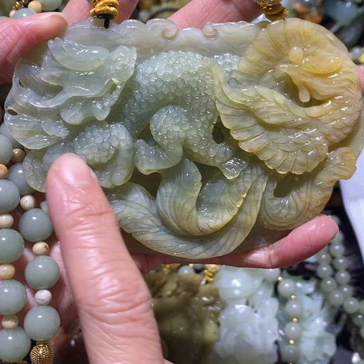 蛇纹石玉岫玉吊坠未镶嵌