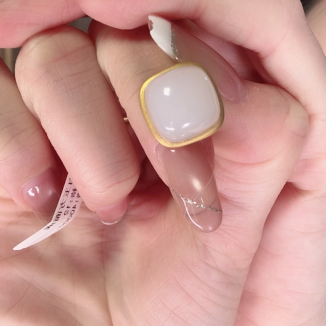 和田玉18K金镶嵌耳饰