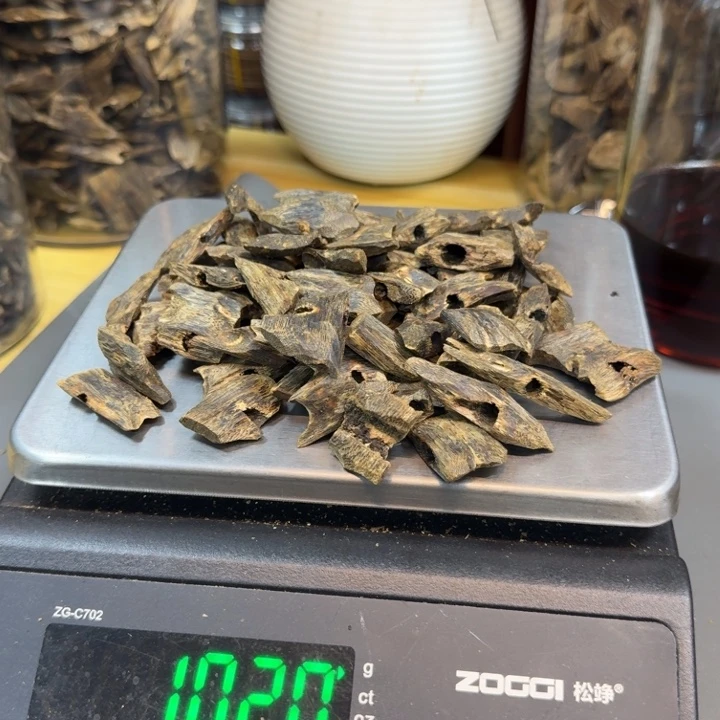 铃***铛沉香碎屑沉香海南紫棋块料102克