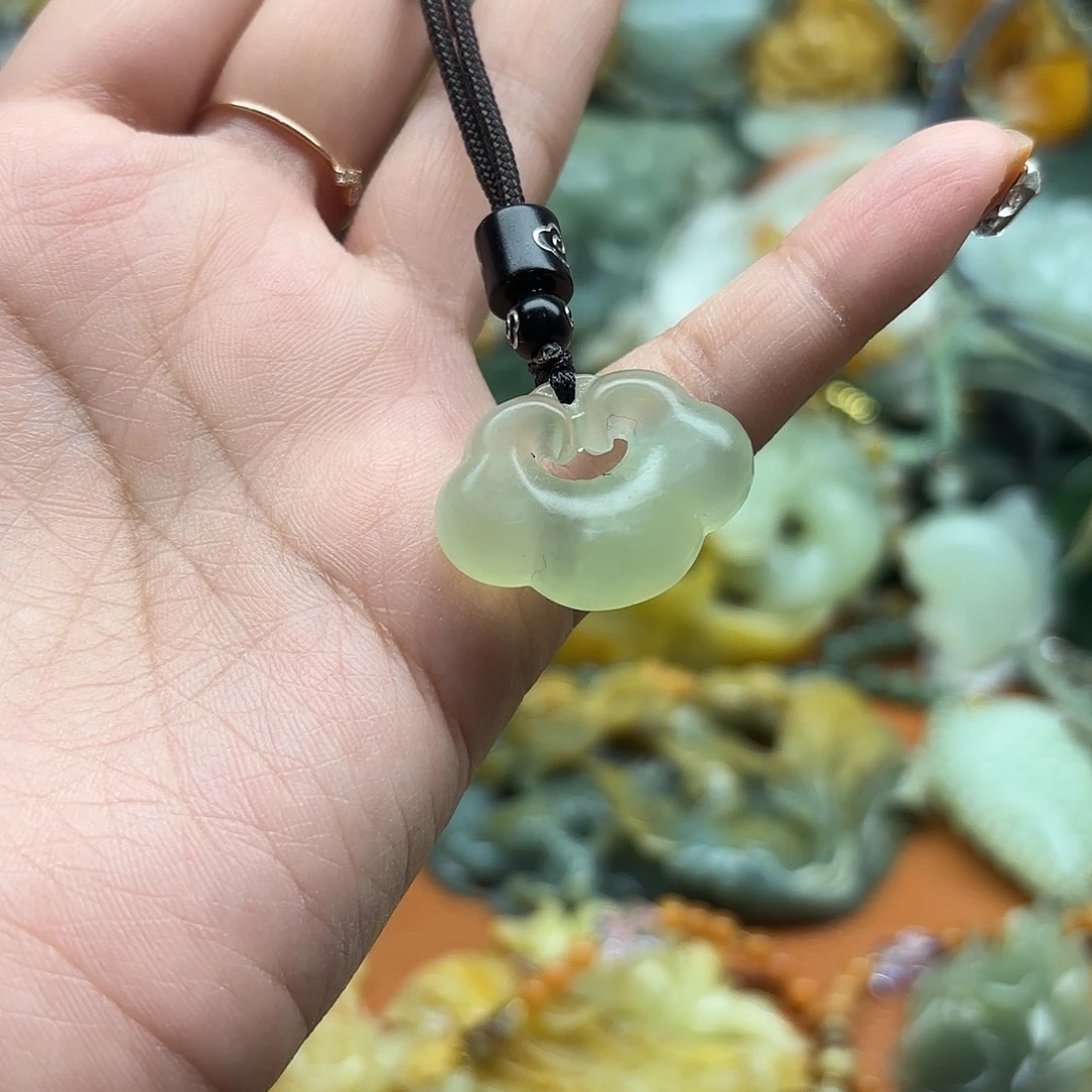 蛇纹石玉未镶嵌吊坠