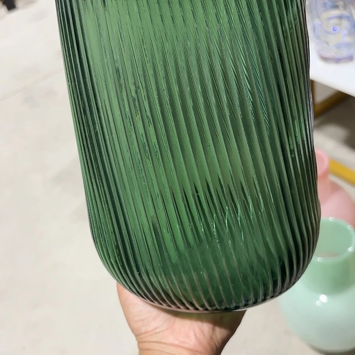 高度27厘米的原色花瓶