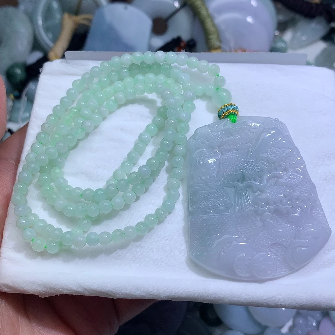 翡翠未镶嵌颈饰2370。