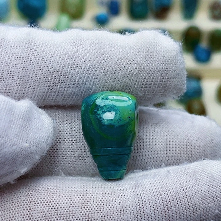 未镶嵌绿松石颈饰
