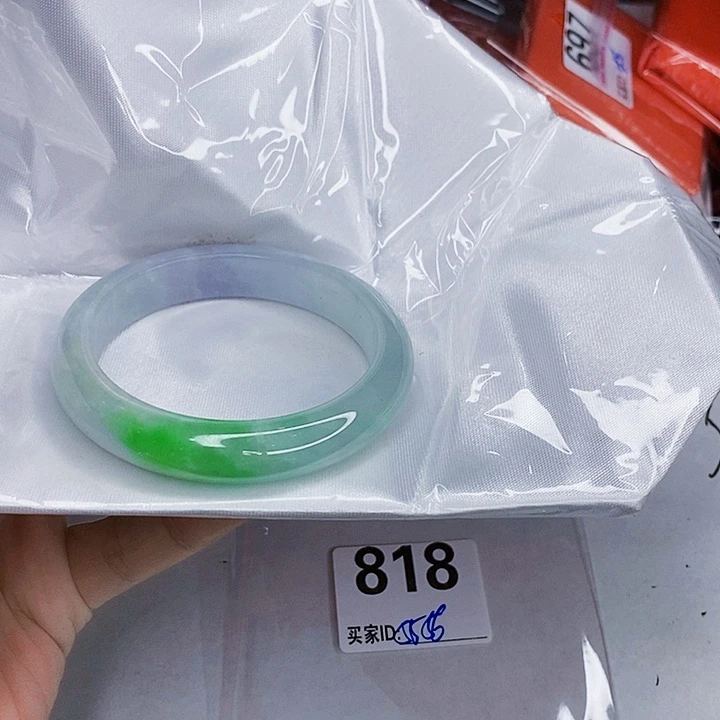 翡翠未镶嵌手镯一图一物实物为准（微瑕处理）