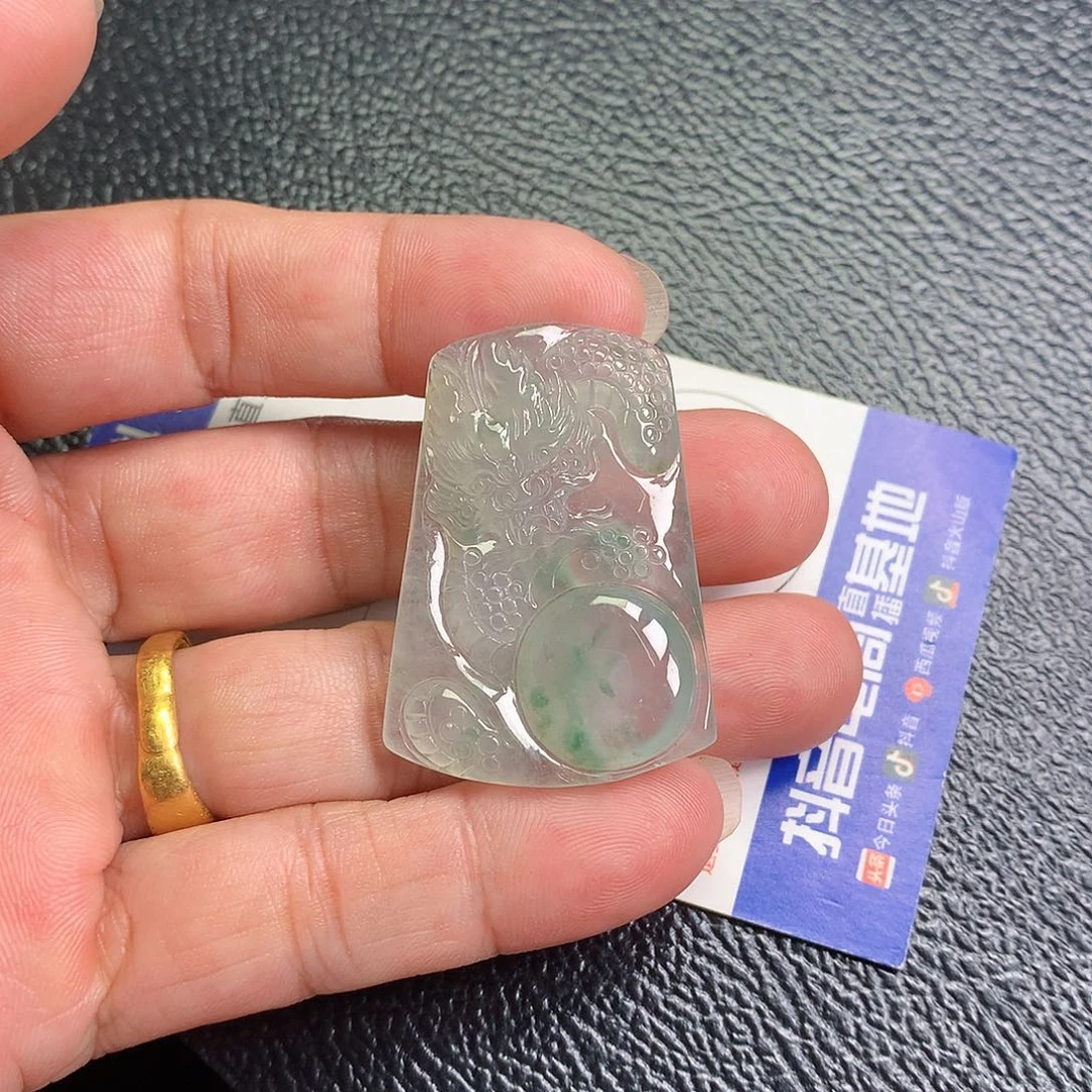 翡翠未镶嵌颈饰天然缅甸A货翡翠冰种龙牌