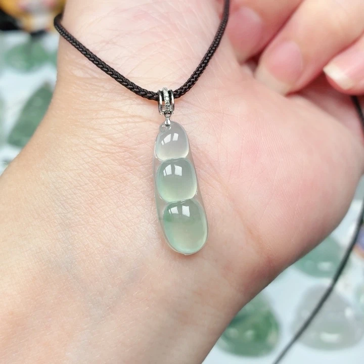 翡翠18K金镶嵌颈饰缅甸天然A货翡翠