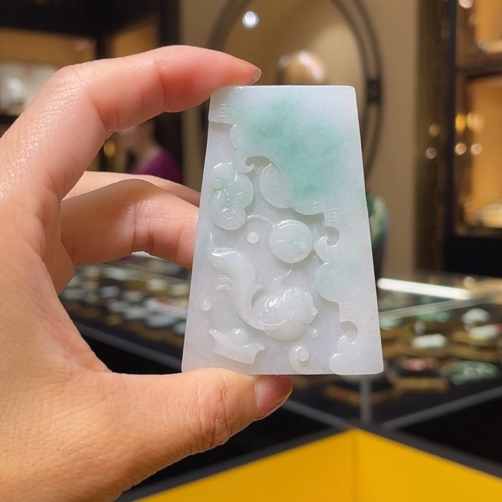 颈饰未镶嵌翡翠鱼牌