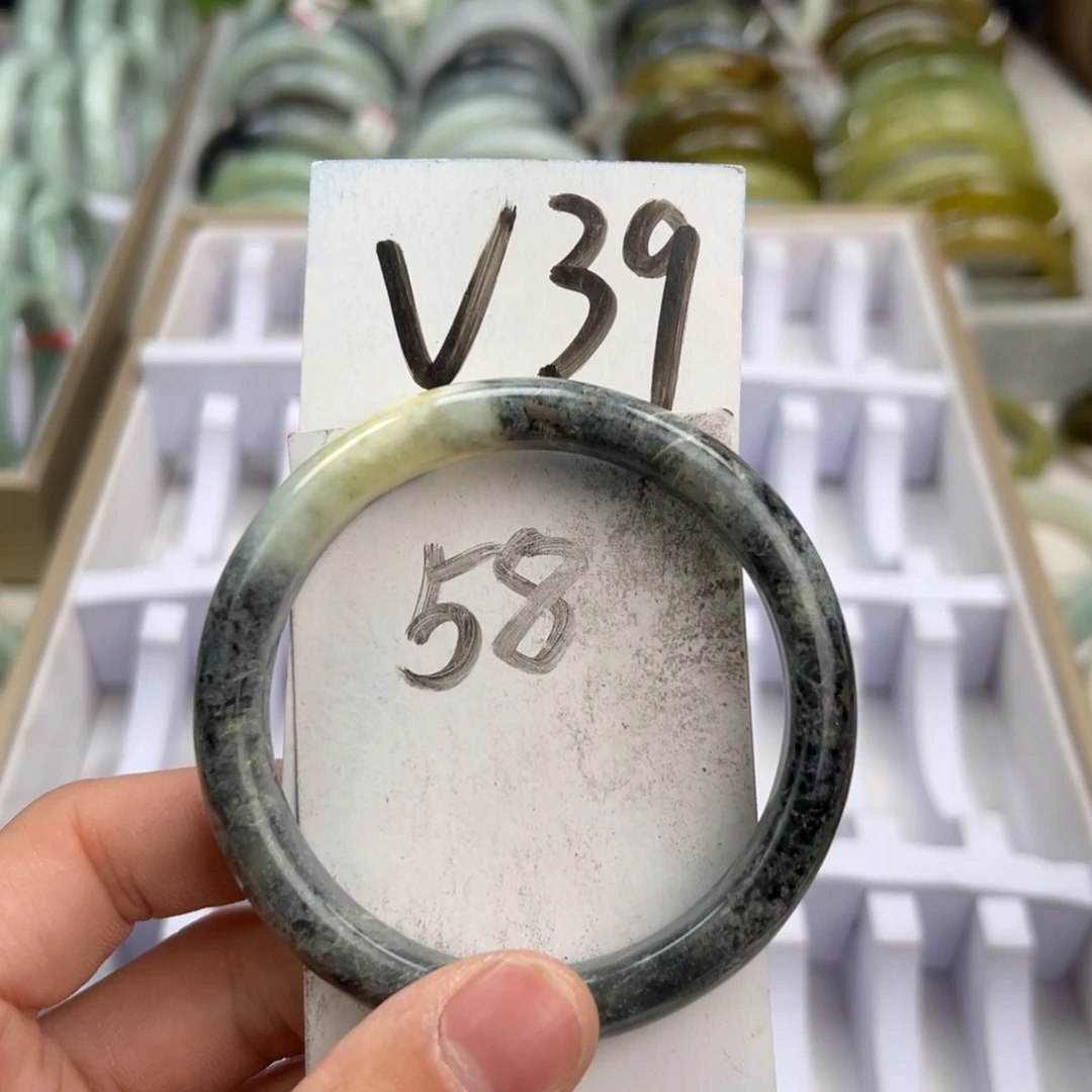 岫玉手镯未镶嵌天然岫玉微瑕，可以正常佩戴