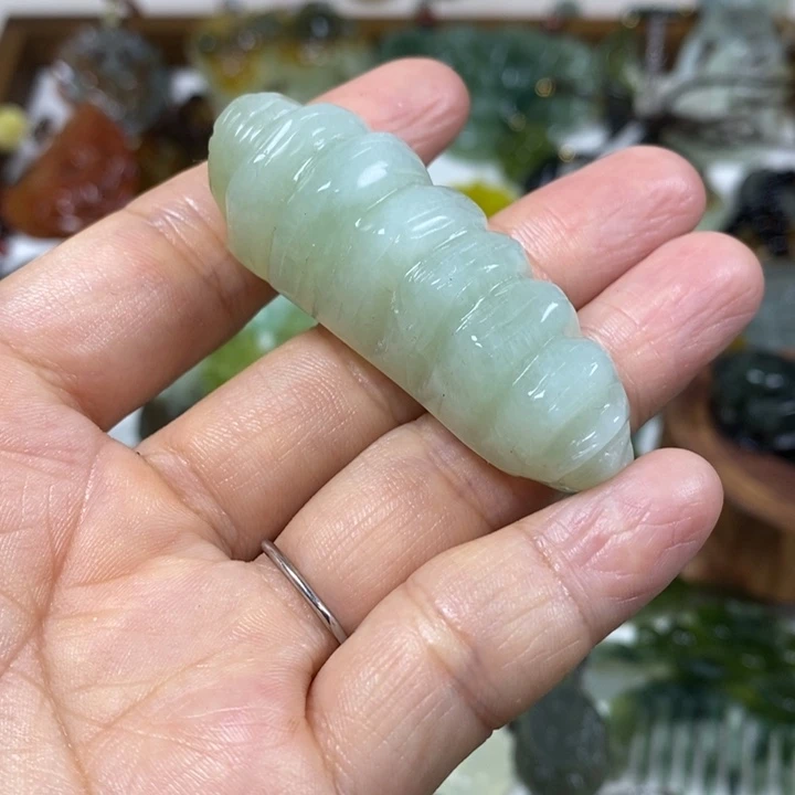 未镶嵌蛇纹石玉吊坠